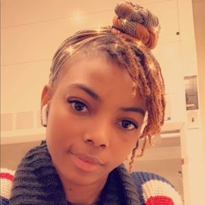 Meet your Posher, Derrica